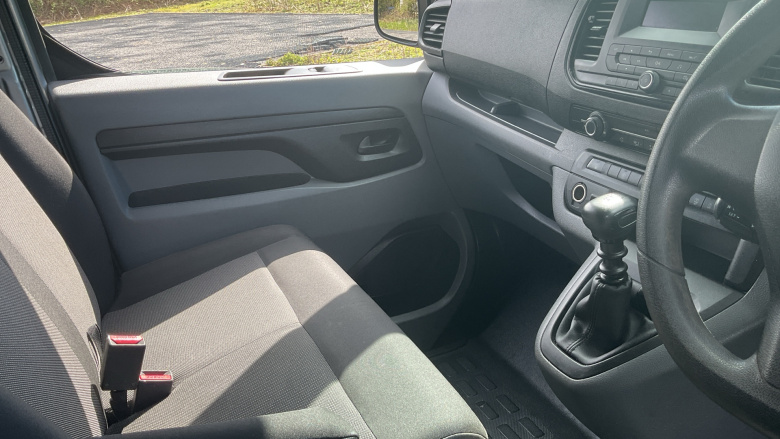 Vauxhall Vivaro Life 1.5 Turbo D 120PS Edition M 5dr Diesel Estate